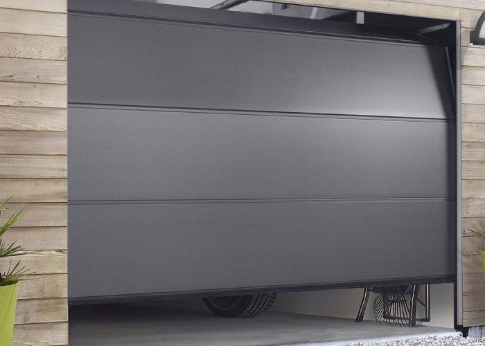 Les portes de garage sectionnelles sont devenues un choix de premier ordre pour les propriétaires à la recherche de sécurité, d'esthétique